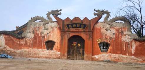山西忻州荒废貂蝉墓园，暗室摆了很多人偶，60万元打了水漂