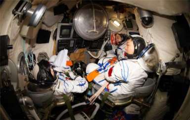 中国女宇航员刘洋太空授课,刘洋太空授课视频