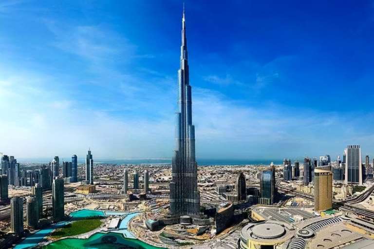 世界第一高樓（迪拜哈利法塔高達828米，總共162層）
