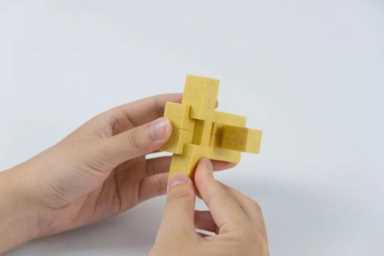 孔明锁的解锁方法图解（鲁班锁怎么拼装6块玩具）
