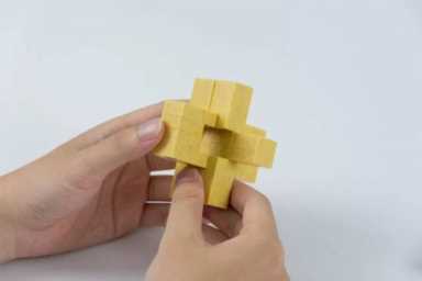 孔明锁的解锁方法图解（鲁班锁怎么拼装6块玩具）