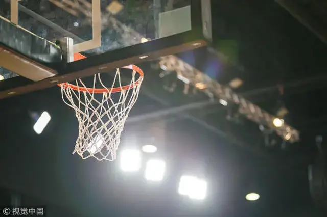 篮球架的篮板下沿高度是多少，标准篮球场地的尺寸是如何