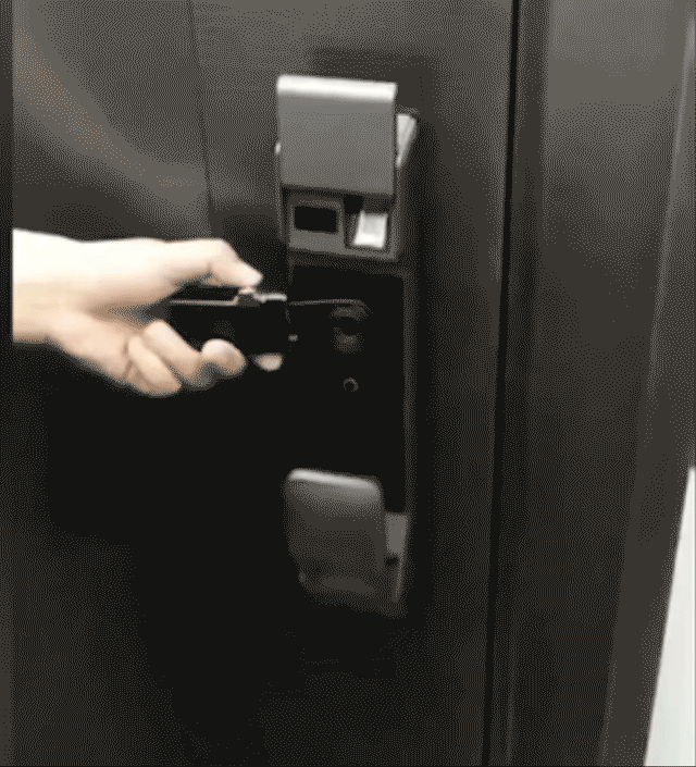 如何对付指纹打卡机，看似不起眼的智能门锁