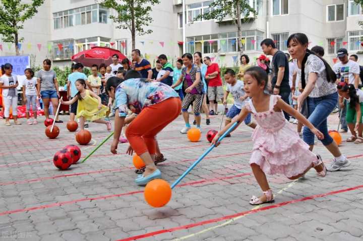 幼儿园亲子运动会踩气球游戏规则