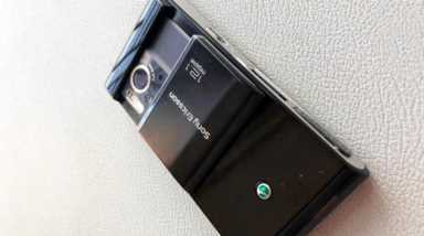 索尼爱立信最新手机，双C造型酷似数码相机