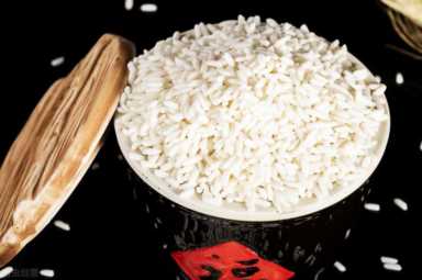 粽子是用江米还是糯米（中国传统节日端午节包粽子）