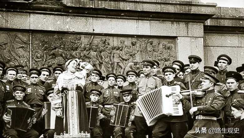 俄罗斯人为何喜欢喀秋莎？1945年，在喀秋莎的歌声里，希特勒自杀