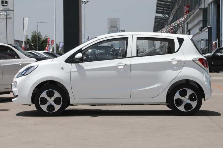 2万多元的纯电动汽车是买五菱宏光mini EV还是奔奔E-star？