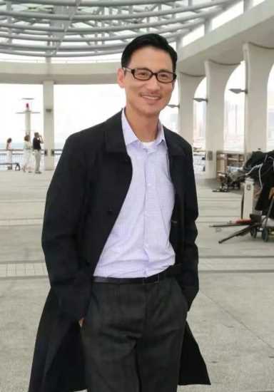 杨颖被评为香港十大杰出青年（如何举报抄袭的作者）
