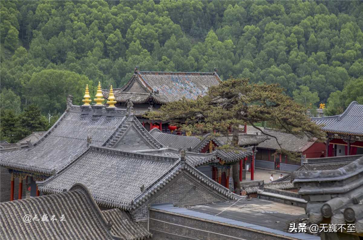 四大佛教名山之首的五台山，据说这座寺庙有求必应，香火最旺