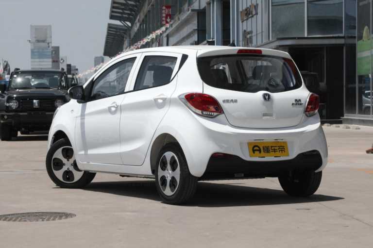 2万多元的纯电动汽车是买五菱宏光mini EV还是奔奔E-star？