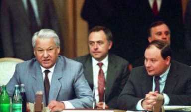 叶利钦当了4年总统，感觉力不从心想隐退，为何最后选择连任？