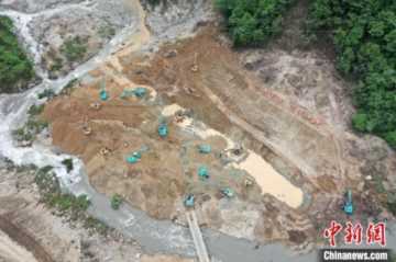 四川芦山“6·1”地震：壅塞体泄流槽打通河水下泄 险情排除