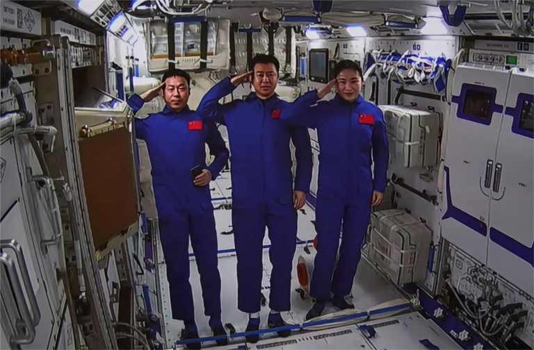 航天员在空间站的氧气哪里来（航天员在空间站工作时呼吸）