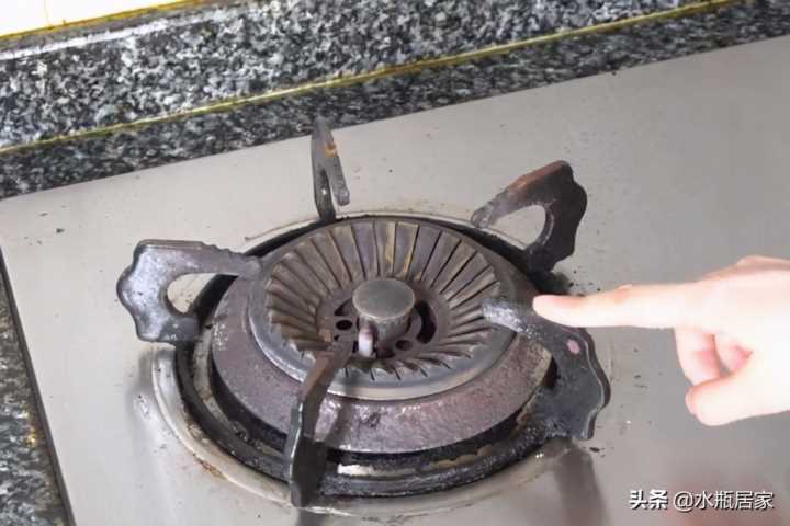 煤气灶没有电火花和嗒嗒打火的声音是怎么回事？该怎么办？