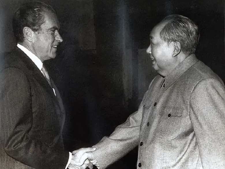 1972年周总理拿茅台招待尼克松，期间一番介绍，让尼克松吃了一惊