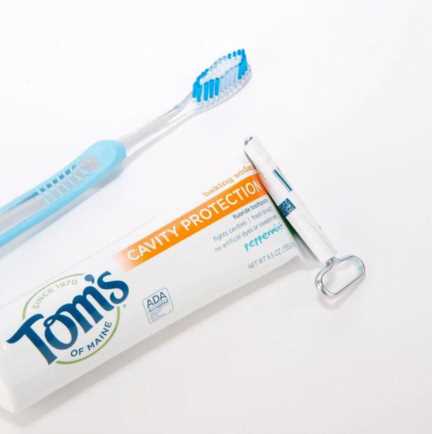 高露洁换上的「润滑剂」包装，让牙膏从此一滴不剩