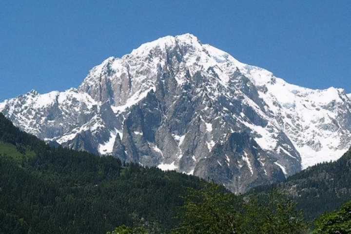 阿尔卑斯山脉的最高峰是什么峰（勃朗峰海拔高多少米）