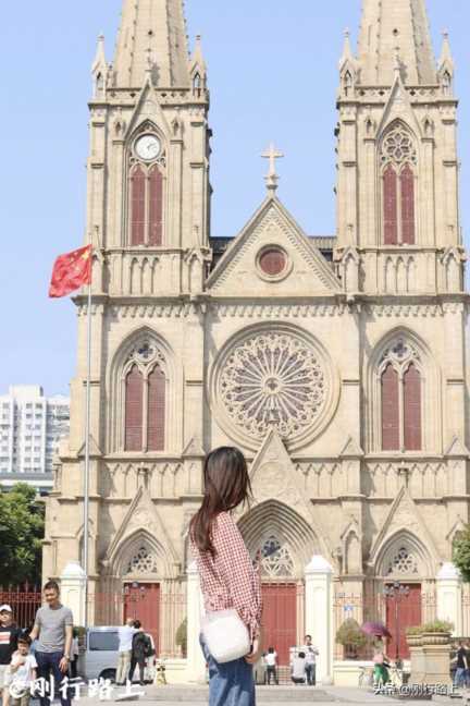 广州用花岗岩石砌造的哥特式教堂，能与法国巴黎圣母院相媲美