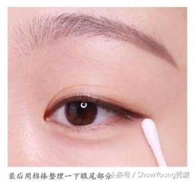 眼线膏怎么画眼线（如何用眼线膏画出超美的眼线）(13)