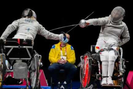 残奥会轮椅击剑女子重剑团体夺金