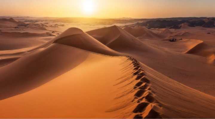 世界面积最大的撒哈拉沙漠有多深？如果挖光沙子，底下会是什么？