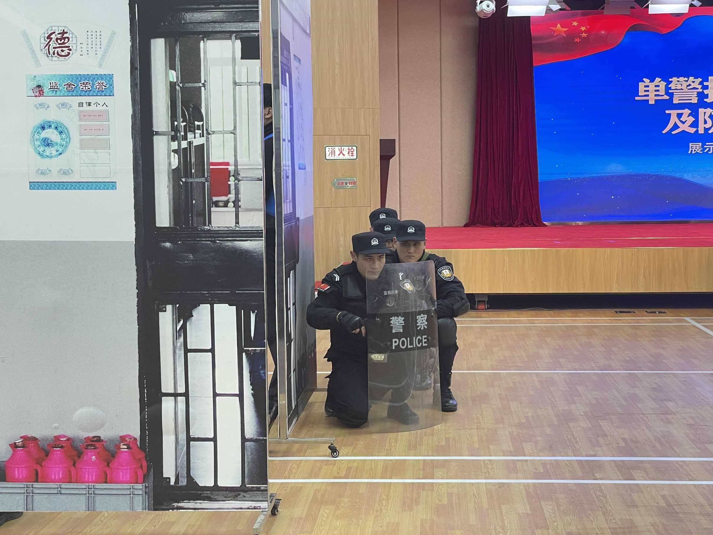 警棍盾牌术、辨影识人……上海司法行政系统民警现场“炫技”