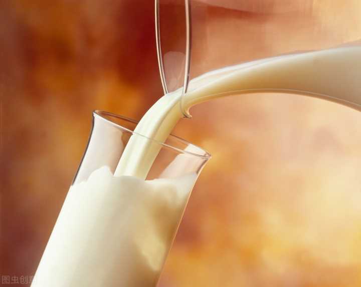“鲜奶”和“纯牛奶”有啥区别？营养差别很大，学会可别再乱买了
