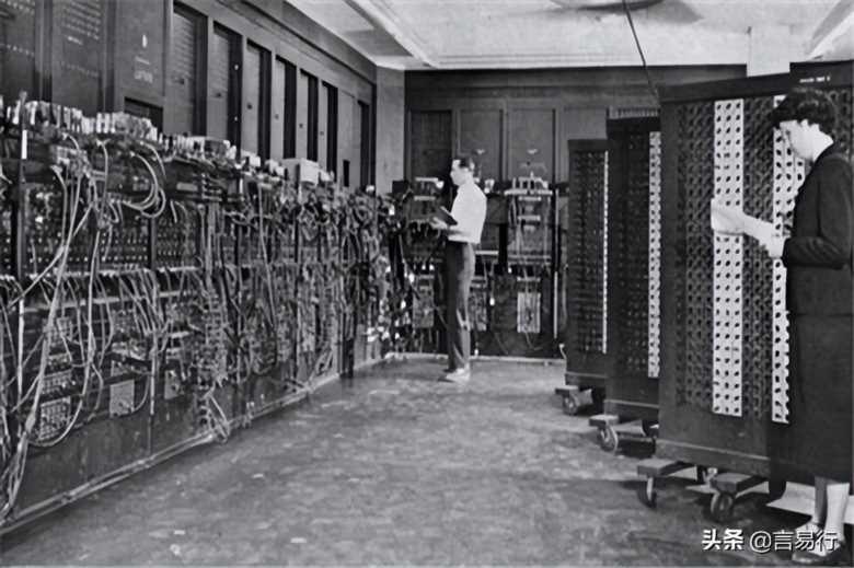 世界上第一台电脑：产生于1946年（是第一代计算机）