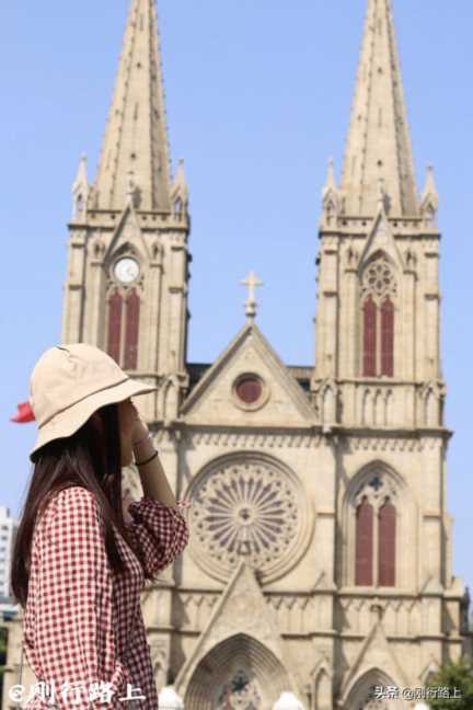 广州用花岗岩石砌造的哥特式教堂，能与法国巴黎圣母院相媲美