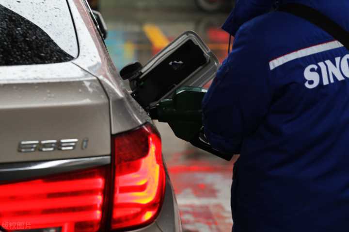 油价调整消息：今天4月29日，调整后全国92、95号汽油现售价