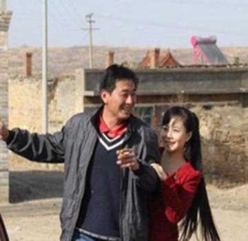 “草根歌手”王二妮和李飞结婚8年（她初心不改（他却像换了个人）