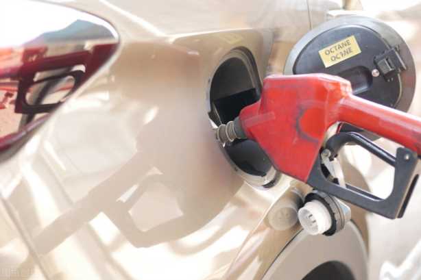 油价调整消息：今天4月29日，调整后全国92、95号汽油现售价