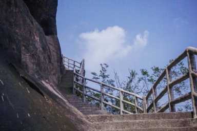 广东名山之首丹霞山，领略大自然鬼斧神工，奇岩怪石特别多