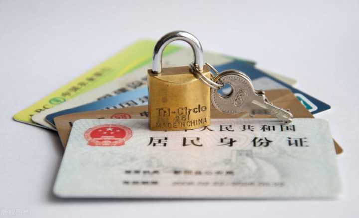 网上登陆银行卡锁了取款机可以用吗