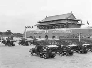 历年国庆阅兵视频集锦，1949年的开国大典的阅兵式