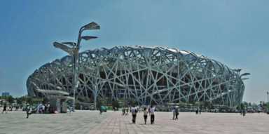鸟巢总共能容纳多少人参观，北京鸟巢能容纳多少人