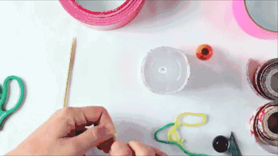塑料瓶裁剪玩具怎么做， 幼儿园教玩具制作