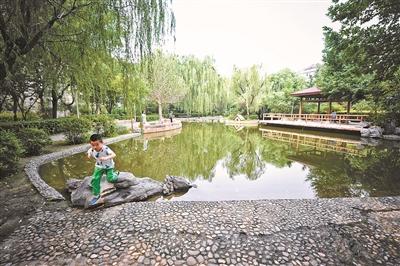 龙泽苑人工湖成为社区最美的景点是哪里