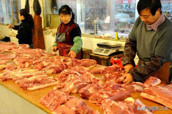 猪肉摊卖一头猪能赚多少钱，菜场摊位卖牛肉一年能赚多少