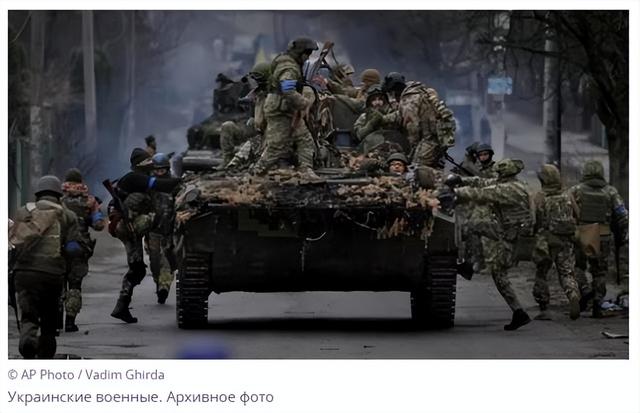 -约1300名乌士兵阵亡，乌克兰总统被迫辞职