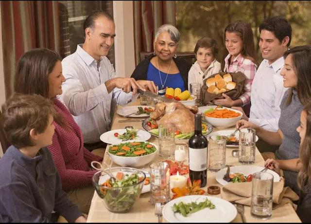 感恩节是美国人独创的一个古老节日，感恩节有哪些传统和习俗