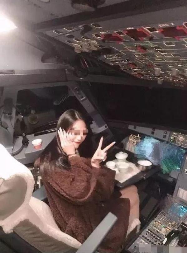 飞扬州的航班上,女乘客竟进入驾驶舱了