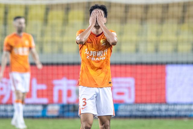 武汉长江队球员韩轩在比赛中受伤了吗