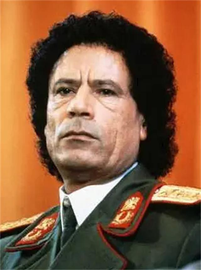 卡扎菲死了吗，扎比乌拉·穆贾希德简介