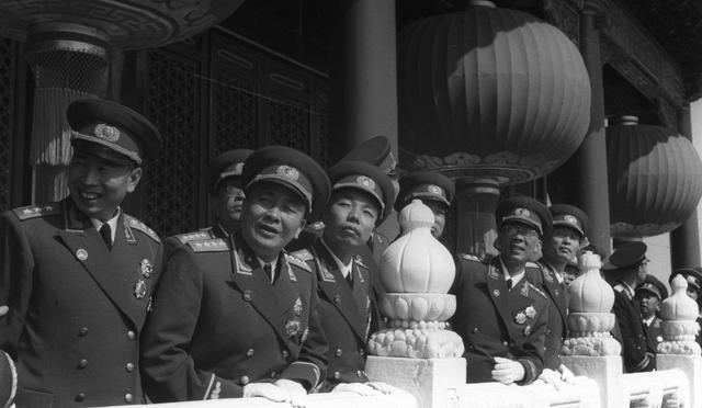 解放军开始实施军衔制度，中国唯一七星上将