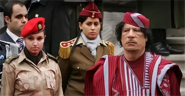 卡扎菲死了吗，扎比乌拉·穆贾希德简介