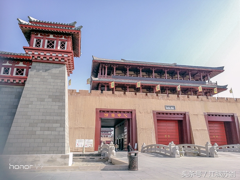 根据考古发现复原的一座完整的汉代都城 —— 中国汉城尤为壮观！
