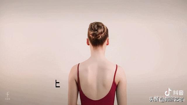 盘头最简单的方法（舞蹈生4种不同的盘头方法）(17)
