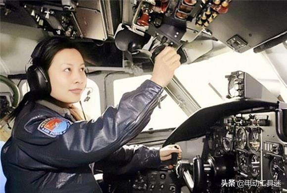 王亚平：首位太空漫步女航天员、教师、理发师，多能技艺怎么造就